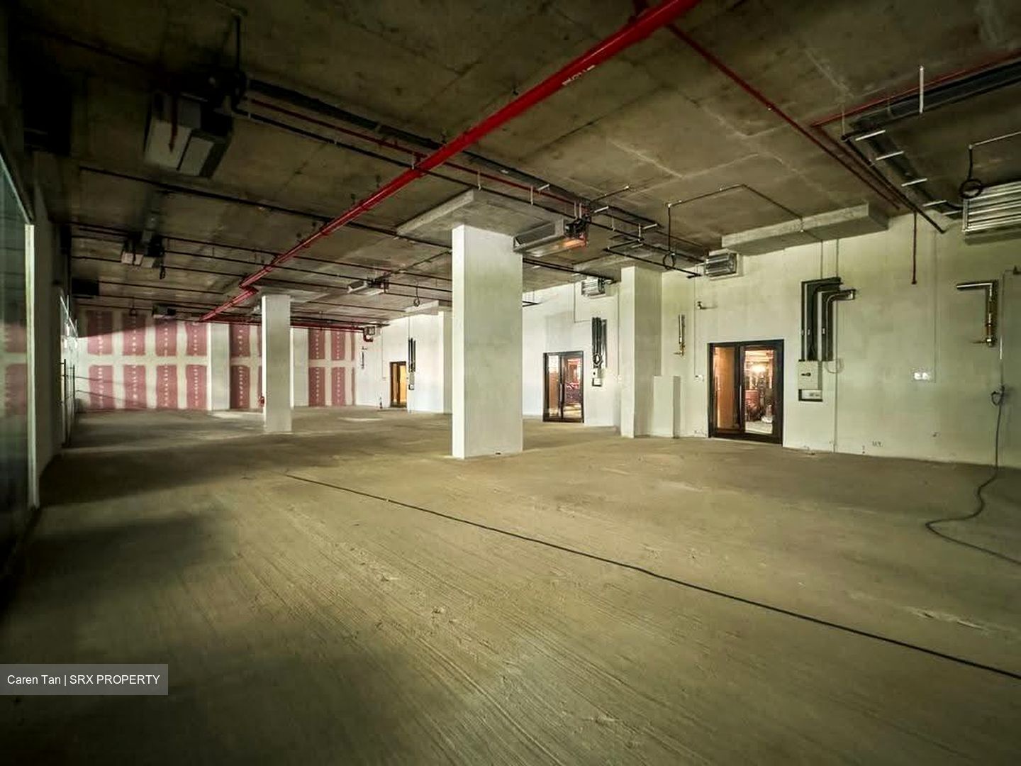 Middle Road (D7), Retail #616965611